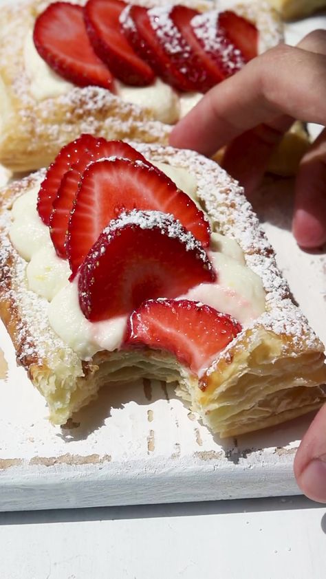 Strawberry Cheesecake Mousse, Strawberry Puff Pastry, Pies And Tacos, Sweet Puff Pastry, Strawberry Cream Puffs, Puff Pastries, French Toast Breakfast, Square Recipes, Strawberry Cream