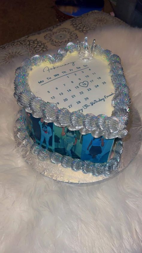 Picture Cake Ideas Birthdays, Kpop 18th Birthday Cake, Cute Sweet 16 Birthday Cakes, Female Cakes Birthday, March Birthday Cake Ideas, 19 Year Old Cake Ideas, Sweet 15 Cakes Ideas, Scorpio Birthday Cake Ideas, Cute 17th Birthday Ideas