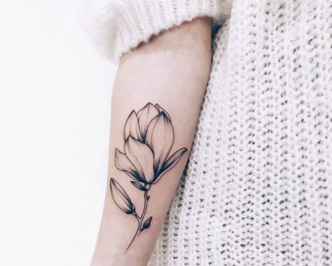 Magnolia Magnolia Bud Tattoo, Saucer Magnolia Tattoo, Magnolia Tattoo Simple, Magnolia Tattoo Design, Magnolia Flower Tattoo, Magnolia Tattoo, Best Tattoo Ever, Trendy Tattoo, Mermaid Tattoos