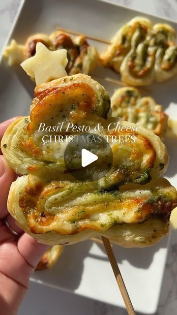 Sheila Williams on Instagram: "Pesto Christmas Trees🎄garlic butter puff pastries with mozzarella & basil pesto. The perfect holiday appetizer to impress your friends and family✨ 

#easyrecipes #holidaybaking #christmasbaking #appetizers" Cheesy Puff Pastry, Christmas Starters, Butter Puff Pastry, Pesto Cheese, Puff Pastry Filling, Puff Pastries, Quotes Christmas, Holiday Appetizer, Christmas Food Dinner