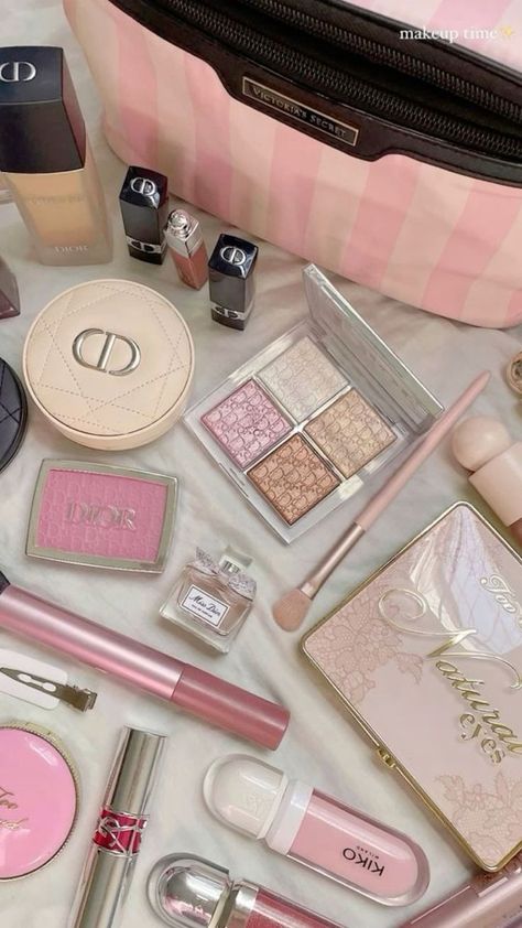 Make Up Bag Aesthetic Pink, Makeup Dior, Makeup Mistakes, Makeup Needs, Too Faced Makeup, Pink Girly Things, Pink Vibes, Make Mistakes, Clean Makeup