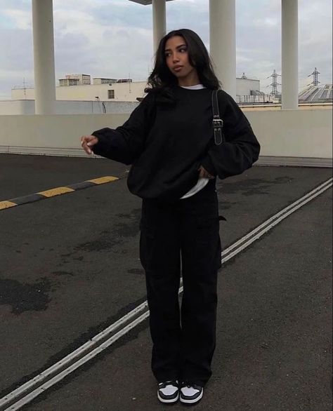 Winter Outfit Skirt, Sweatpants Aesthetic, Outfit Sweatpants, Outfit Ideas Street Style, Find Your Own Style, Mode Ulzzang, Streetwear Outfit Ideas, Stile Hijab, Tomboy Style Outfits