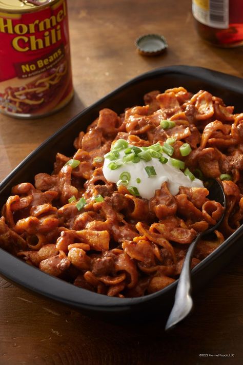 Combine HORMEL® Chili No Beans with corn chips and cheese for the quickest meal ever! Hormel Chili Recipe, Chili No Beans, Chips And Cheese, Corn Chip, Chili Pie, Hormel Chili, Quick Casseroles, Chile Recipes, Quick Dinners