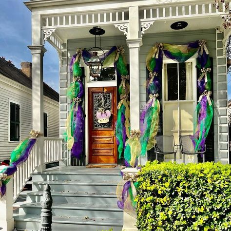 Elizabeth Alpaugh on Instagram: "So much Mardi Gras love for this precious uptown home I had the pleasure to decorate ! 💜💚💛 #mardigras #followyournola #porch #southerncharm #southerliving #mardigrasdecor #mardigrasdecorations #purplegreengold #mardigrasgarland #nola #neworleanstravel #neworleans" Mardi Gras House Decorations, Mardi Gras Porch Decor, Mardi Gras Home Decor, New Orleans Mardi Gras, Mardi Gras Decorations, New Orleans Travel, February 3, Southern Charm, Bloxburg House