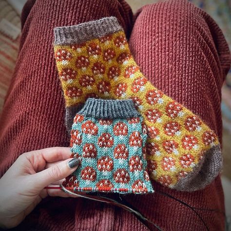 Charlotte Stone on Instagram: "Knitting this sky blue version of Magical Mycelium socks with a longer leg, so the mushrooms can just pop out over the top of my ankle boots.🥾🍄✨Full ‘Goblincore’ style.🤭 I’m obsessed with watching each set of toadstools appear.🩵 . Pattern: Magical Mycelium socks Yarn: @jarbontextiles Exmoor sock yarn. The blue is called ‘Mackerel Sky’. . #magicalmyceliumsocks #stoneknits #johnarbonexmoorsockyarn #colorworksocks #colorworkknitting #handknitsocks #sockknittersofinstagram" Goblincore Style, Charlotte Stone, Creative Knitting, Colorwork Knitting, Knit Basket, Hand Knit Socks, Sock Knitting Patterns, Sock Patterns, Fair Isle Knitting