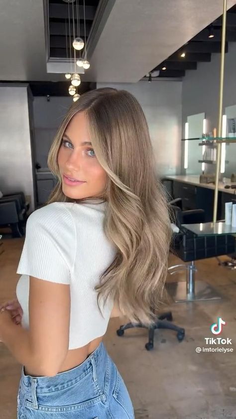 Blonde Light Brown Hair, Beige Blonde Hair, Bronde Hair, Dirty Blonde Hair, Style Essentials, Dark Blonde Hair, Brown Hair Balayage, Blonde Hair Inspiration, Balayage Hair Blonde