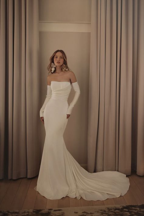 Lihi Hod Adele wedding gown, Spring 2024 bridal collection "Daydreaming." A strapless sheath gown with corset bodice featuring draping, sweetheart neckline, back buttons, and longg train. Also comes with long detached sleeves. Instagram: @lihihod #lihihod #luxurybridal #luxurywedding #ElegantWedding #destinationwedding #luxuryweddingdress #brideandgroom #weddingtrends2023 #elgantweddingdress Classy Elegant Wedding Dress, Classy Elegant Wedding, Lihi Hod Wedding Dress, Weddding Dress, Lihi Hod, Minimal Wedding Dress, Classy Wedding Dress, Fancy Wedding Dresses, Wedding Dresses Corset