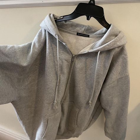 Brandy Melville Christy Hoodie (fits... - Depop Brandy Melville Hoodies, Brandy Melville Christy Hoodie, Brandy Hoodie, Brandy Melville Zip Up, Christy Hoodie, Brandy Melville Jacket, Hoodie Aesthetic, Hoodie Oversize, Hoodie Fits