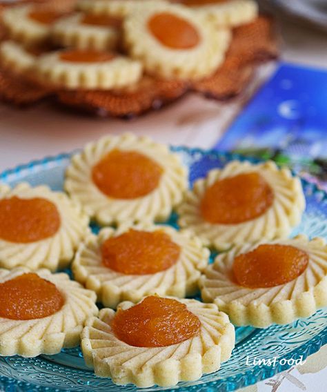 Traditional pineapple tarts recipe from my granny and an egg free version. Festive Pineapple Tarts or kuih tart are from Singapore and Malaysia. Pineapple Tarts Recipe, Applesauce Bread, Pineapple Tarts, Pineapple Jam, Tart Dough, Eid Food, Tarts Recipe, Pineapple Tart, Jam Tarts