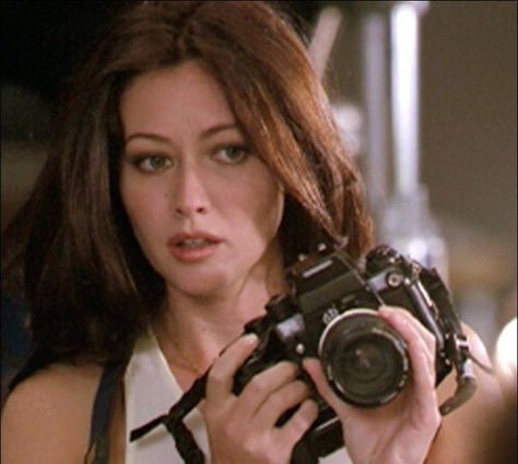 Prue the photographer Shannon Dorothy, Shannen Doherty Charmed, Charmed Tv Show, Holly Marie Combs, Charmed Tv, Charmed Sisters, Rose Mcgowan, Shannen Doherty, Beverly Hills 90210