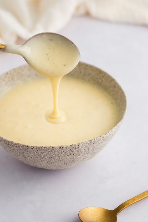 Vanilla Custard Sauce, Creme Anglaise Recipe, Breakfast Brownies, French Custard, French Apple Cake, French Sauces, Easy Home Recipes, Custard Sauce, Vanilla Sauce