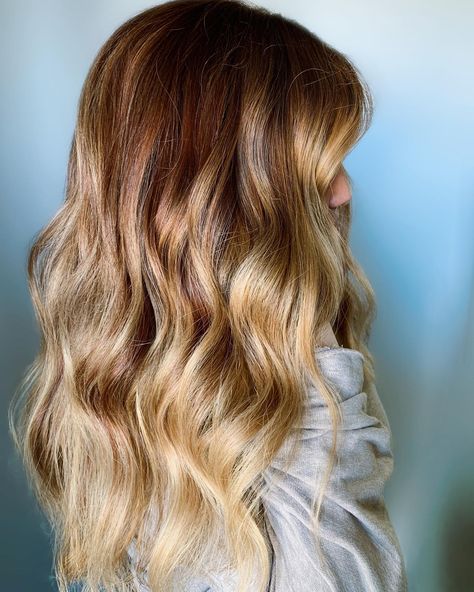 Woman with long, wavy freshly colored hair that is copper in color at the roots and lightens to a warm blonde at the end. Warm Dimensional Blonde, Hair With Copper Highlights, Copper Fall Hair, Dimensional Blonde Balayage, Blonde Balayage Hair, Copper Fall, Cowboy Copper, Copper Balayage, Copper Highlights