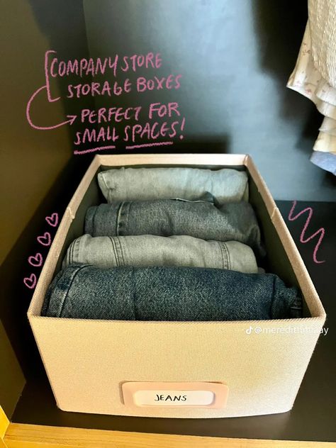 Clothing Organization Ideas Small Space, College Storage Ideas, Dorm Organization Ideas, College Dorm Hacks, Luxury Dorm Room, Dorm Necessities, Dorm Room Necessities, College Dorm Organization, Uni Dorm