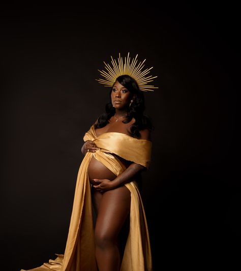 Black Women Maternity Shoot, Maternity Shoot Black Women, Maternity Shoot Ideas, Luxury Photoshoot, African Maternity, Baby Luxury, Studio Maternity Shoot, Maternity Picture Outfits, Maternity Studio Photoshoot