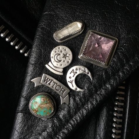 Nymphadora Tonks, Bohemian Grunge, Look Grunge, Yennefer Of Vengerberg, Slytherin Aesthetic, Modern Witch, Bohol, Patches And Pins, Goth Aesthetic