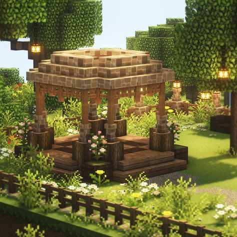 Minecraft Pe House Ideas, Enchanting Table Set Up Minecraft, Minecraft Enchanting Gazebo, Minecraft Outdoor Patio, Pretty Things To Build In Minecraft, Outdoor Enchanting Area Minecraft, Minecraft Circle House Ideas, Mincraft Idea Outdoor, Patio Minecraft Ideas