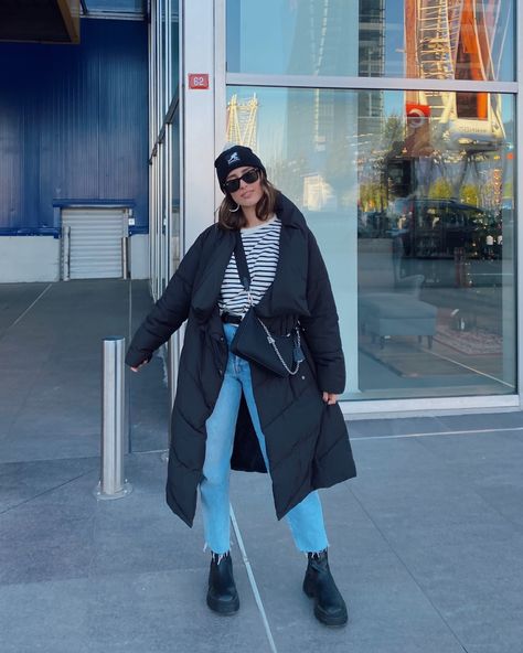 Super Puff Long Outfit, Black Parka Outfit, Outfits Europa, Puffer Coat Outfit, Milan Outfits, Black Jacket Outfit, Outwear Outfit, Prom Night Dress, Parka Outfit