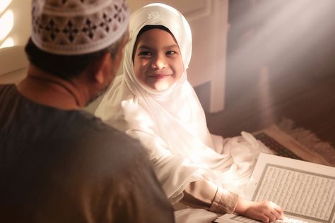 Are you a Muslim parent in a non-Muslim country and cannot find a near Islamic school for kids? Do you strive to make your kid a practicing Muslim but you need to know the best way to teach Islamic education for kids? Or.. do you want to broaden your kid’s Islamic knowledge and teach him Islamic studies for kids? Riwaq Al Azahr online institute is the right place for you! Islamic School, Online Preschool, Islamic Education, History Of Islam, Pillars Of Islam, Muslim Countries, Spiritual Values, Online Quran, Female Teacher