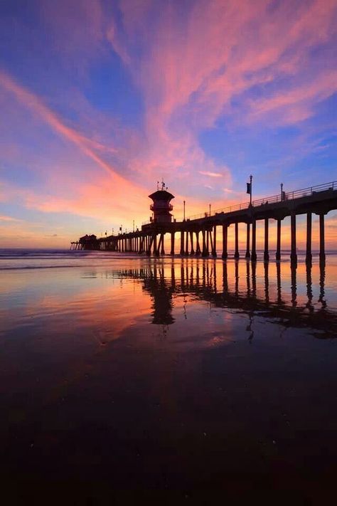 Huntington Beach pier at sunset- gorgeous picture for the house #art #beach #ocean Huntington Beach Pier, Wet Sand, Huntington Beach California, Huntington Beach Ca, Beach Pier, Orange County California, Surf City, California Beach, Beach California