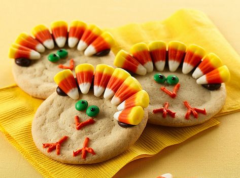 Thanksgiving Turkey Cookie Recipe from Pillsbury® refrigerated sugar cookies Turkey Sugar Cookies, Thanksgiving Turkey Cookies, Pecan Cookie, Turkey Cookies, Maple Cream, Thanksgiving Cookies, Thanksgiving Treats, Gobble Gobble, Holiday Dessert