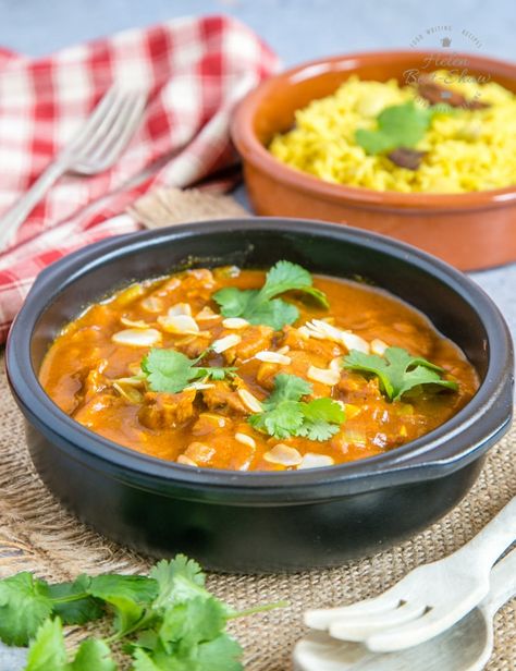 This leftover lamb curry recipe is simple, delicious, and a great way to enjoy leftovers from a Sunday roast. An unfussy British retro-style curry that has no fancy ingredients – the perfect week-night supper, and on the table in less than 30 minutes. |how to cook lamb| how to use leftover lamb| best lamb recipe| #lamb #dinner Lamb Leftovers, Leftover Lamb Curry, Donair Recipe, Leftover Lamb Recipes, Leftover Curry, Leftover Turkey Curry, Best Lamb Recipes, Leftover Roast Lamb, Lamb Roast Recipe