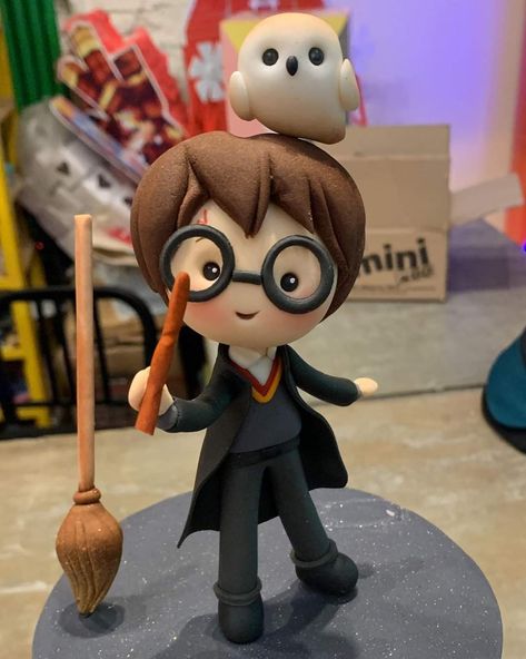 Clay Harry Potter Diy, Harry Potter Clay Art, Harry Potter Biscuit, Harry Potter Christmas Decorations, Harry Potter Theme Birthday, Harry Potter Dolls, Cumpleaños Harry Potter, Potters Clay, Harry Potte