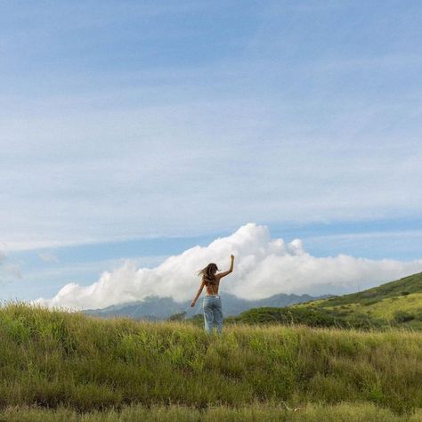 Running Through Field Aesthetic, Grassy Field Photoshoot, In A Field Aesthetic, Summer Polaroids, Earthy Baddie, Running In A Field, Mission Pictures, Dreamy Photoshoot, Living Photography