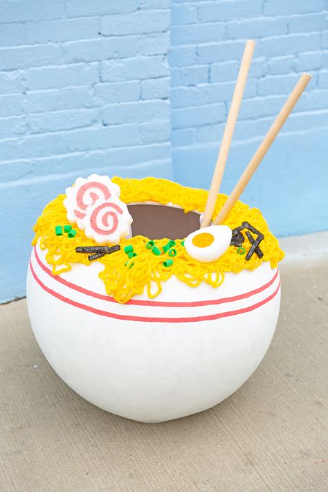 DIY Ramen Noodle Halloween Costume Bowl Of Ramen Costume, Ramen Costume Diy, Ramen Noodle Costume, Diy Ramen Noodle, Ramen Costume, Noodle Costume, Diy Ramen, Emoji Costume, Food Halloween Costumes