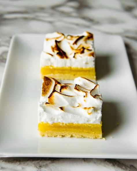 Dreamy Lemon Meringue Bars - The Mindful Meringue Lemon Meringue Pie Bars, Lemon Meringue Bars, Meringue Bars, Lemon Squares Recipe, Toasted Meringue, No Bake Lemon Cheesecake, Lemon Cheesecake Bars, Meringue Pie Recipes, Pie Bar Recipes