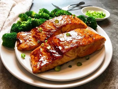 Salmon Balsamic Glaze, Salmon Skillet, Sage Butter Sauce, Seared Salmon Recipes, Garlic Butter Salmon, Seared Ahi, Butter Salmon, Seafood Stew, Pan Seared Salmon