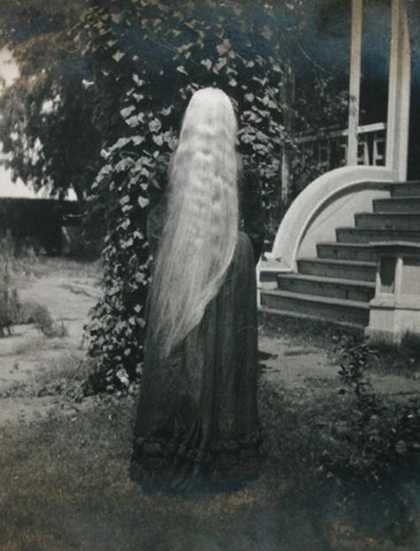 Antique Oddities, Historical Photography, Woman With Long Hair, Miss Peregrines Home For Peculiar, Types Of Fairies, Peculiar Children, Home For Peculiar Children, Vintage Pics, Sylvia Plath