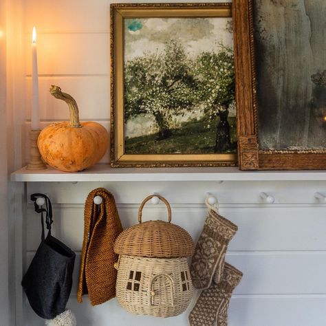 Autumn House Decorations, Autumn Home Aesthetic, Fall Cottagecore Aesthetic, Fall Decor Ideas For The Home, Fall Cottage Decor, Cottage Fall Decor, Cottagecore Fall, Huntington Homes, Harvest Decor