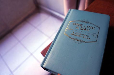 One Line a Day Journal - tips on how to keep journaling everyday with this journal! One Sentence A Day Journal Ideas, Line A Day Journal, A Line A Day Journal, Journal One Line A Day, One Line A Day Journal Ideas, Daily Journal Layout Writing, Ideal Day Journal, Start Writing, Writing