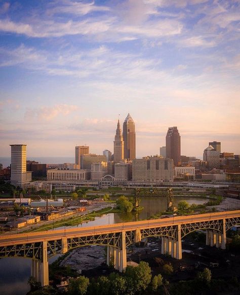 cleveland.com on Instagram: “We hope you love this dreamy snapshot of downtown Cleveland as much as we do 💜 // 📸➡️ @nickhoeller // #goodmorning #beautiful #dreamy…” Cleveland Skyline, Downtown Cleveland, Cleveland Ohio, San Francisco Skyline, Cleveland, New York Skyline, Cityscape, Ohio, Places To Visit