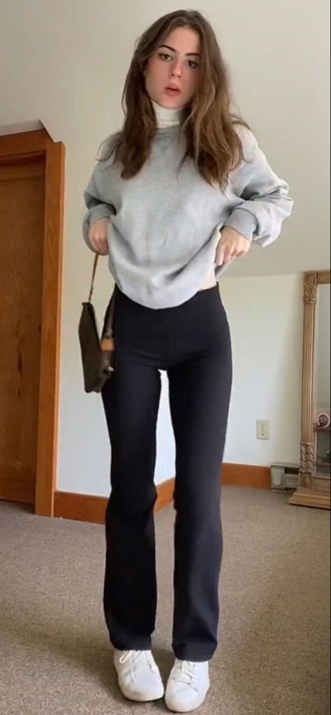 Yoga Outfit Cold Weather, Yoga Pants And Crew Neck Outfit, Turtle Neck And Sweatpants, Grey Turtle Neck Outfit, Long Sleeve Turtle Neck Outfits, Tight Turtleneck Outfit, Fleece Pants Outfit, Grey Turtleneck Outfit, Turtleneck And Sweatpants