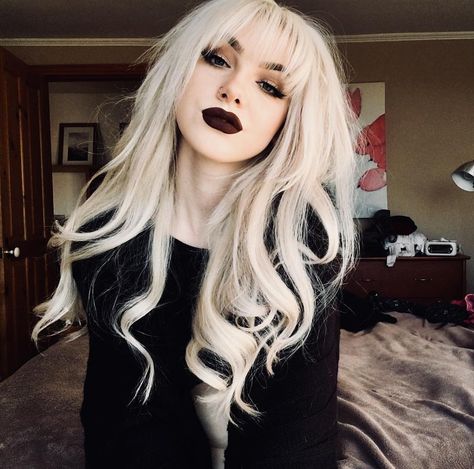 Blonde Goth, 90s Grunge Hair, Long White Hair, Short Grunge Hair, Peinados Fáciles Para Cabello Corto, Dark Makeup, Emo Scene, Grunge Hair, Green Hair