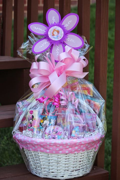 Barbie Easter Basket, Disney Easter Basket, April Design, Disneyland Gifts, Kids Toys For Christmas, Unique Easter Baskets, Girl Gift Baskets, Easter Bunny Cookies, Kids Gift Baskets