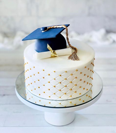 Navy Blue Graduation Cakes, Graduation Cake Blue And White, Blue And Yellow Graduation Cake, Graduation Cake Blue And Gold, Royal Blue Graduation Cake, Blue And Gold Graduation Cake, Cake Ideas Diy, Graduation Cake Ideas, Graduation Cake Designs