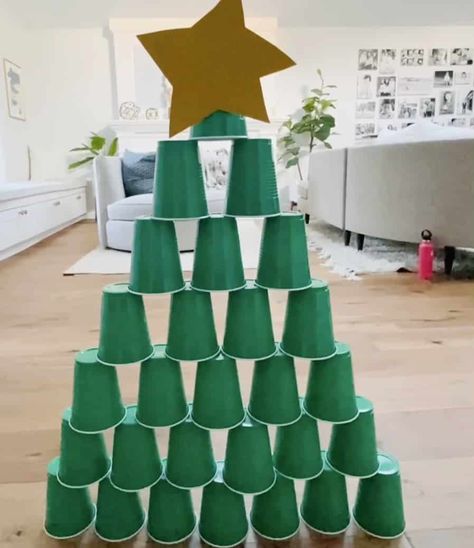 Christmas Tree Cup Game, Fun Christmas Games For Kids, Best Christmas Games, Service Activities, Christmas Tree Game, Fun Holiday Games, Room Parent, Gifts Drawing, Xmas Games