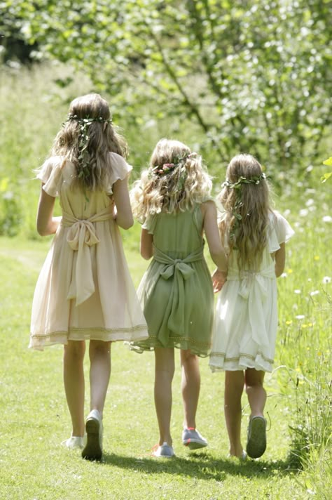 Easter Day walk with friends Skai Jackson, Three Sisters, French Chic, Sister Love, 인물 사진, The Grass, Friends Forever, Children Photography, Primavera Estate