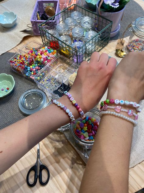 Making Bracelets With Friends Aesthetic, Bracelet Making With Friends, Making Bracelets With Friends, Diy Bracelet Aesthetic, Matching Bracelets Aesthetic, Bracelet Making Aesthetic, Friends Activities Aesthetic, Bsf Activities, Bracelet Making Party