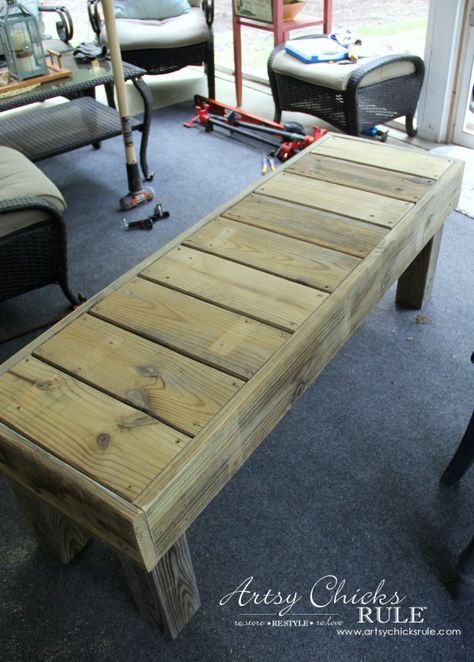 Simple DIY Outdoor Bench - Super easy!!! - #diy #outdoorbench #outdoorfurniture #diybuild artsychicksrule.com Redwood Bench Outdoor, Easy Diy Wood Bench Outdoor, Diy Beach House Furniture, 1x6 Wood Projects Diy, Wooden Benches Outdoor, Dyi Bench, Simple Wood Bench, Recycled Decking, Diy Outdoor Bench