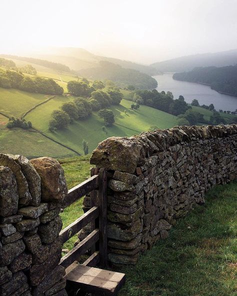 "Since time immemorial, the enchanted stone walls stood here and witnessed the rise and fall of many kingdoms..." : FairytaleasFuck Green Hills, British Countryside, Peak District, English Countryside, Great British, Pretty Places, Stone Wall, Country Life, Beautiful World