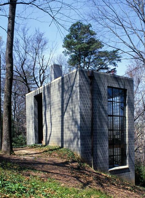 Cinder block and glass block modern house. Block House Plans, Concrete Tiny House, Cmu Block, Cinder Block House, Concrete Block House, Cement House, Block House, Modern Lodge, Concrete Houses