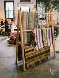 Blanket Store Display, Rug Rack Display, Hanging Rugs Display, Bandanna Display, Rug Display Ideas Retail, Homemade Loom, Rug Display, Textile Display, Rugs Display