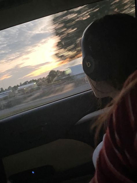 Person Listening To Music Aesthetic, Listening To Music In School Aesthetic, People Listening To Music Aesthetic, Person Listening To Music, People Listening To Music, Woman Listening To Music Aesthetic, Listening To Music In Car Aesthetic, Playing Music In The Car Aesthetic, Girl Listening To Music Aesthetic