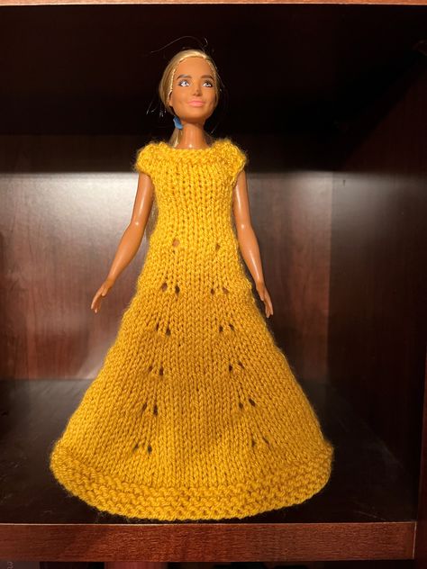 Barbie Long Lace Dress--Knit Barbie Long Dress, Fashionista Barbie, Girls Knitted Dress, Barbie Knitting Patterns, Barbie Dress Pattern, Baby Doll Clothes Patterns, Barbie Dresses, Sewing Barbie Clothes, Barbie Wedding Dress