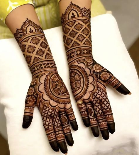 Traditional Mehndi Designs, Front Mehndi Design, Circle Mehndi, Mehndi Designs Bridal Hands, Mehndi Designs For Kids, Very Simple Mehndi Designs, Stylish Mehndi, Full Mehndi Designs, Engagement Mehndi Designs