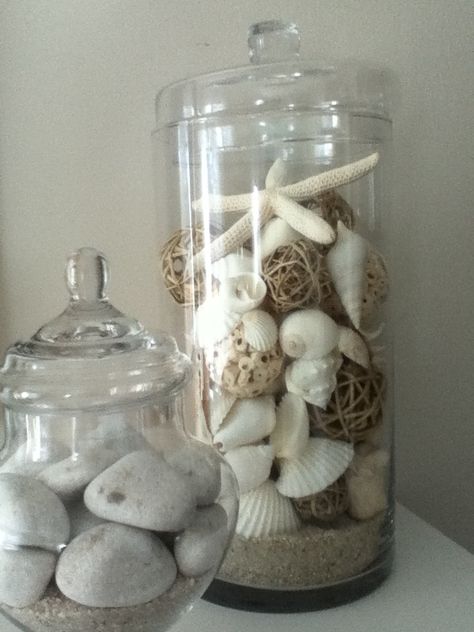 Jar Of Shells Aesthetic, Seashells In Glass Containers, Shell Jars Ideas, Sea Shells Decor Ideas Display, Shells In Jars Display, Sea Shell Jar, Shell Display Ideas Jars, Sand Display Ideas, Displaying Seashells