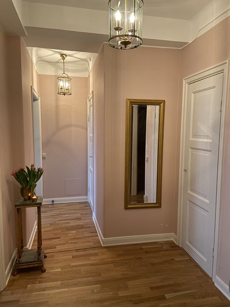 Pink hallway with alcor colour balett #alcro #balett #rosa #hall #pink #hallway Dark Pink Hallway, Pale Pink Hallway, Pink Hallways, Blush Pink Hallway, Pink Hallway Ideas, Pink Hallway, Hallway Paint, Hallway Colours, Beige Room